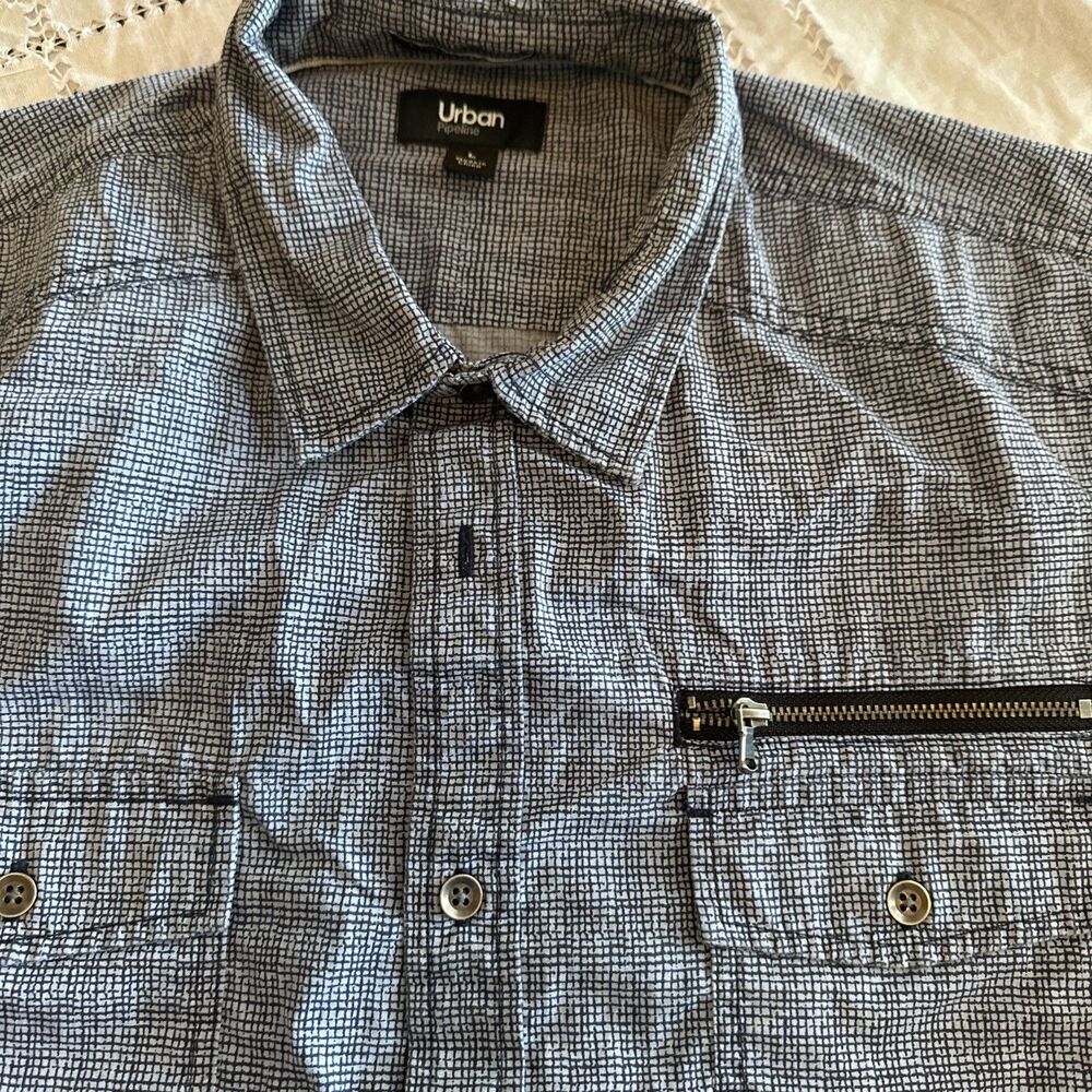 Men’s Urban Pipeline Gray /Blue Bottom Down Shirt L Large Short Sleeve